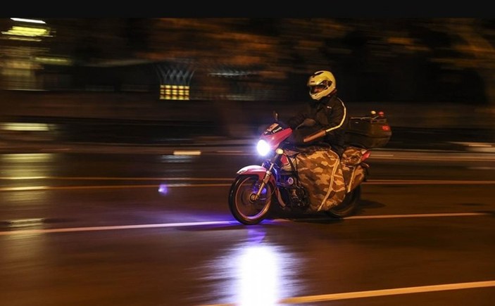 İzmir'de motokurye ve motosikletlere lodos engeli