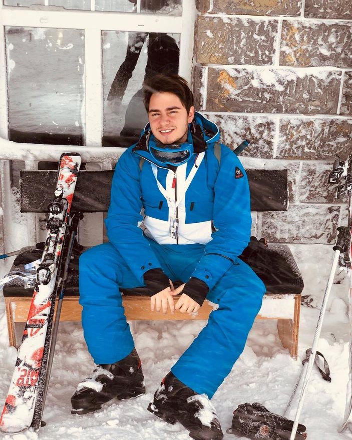 Perihan Savaş'ın oğlu Savaş Zafer'i gören bir daha bakıyor! 'Bu ne yakışıklılık'