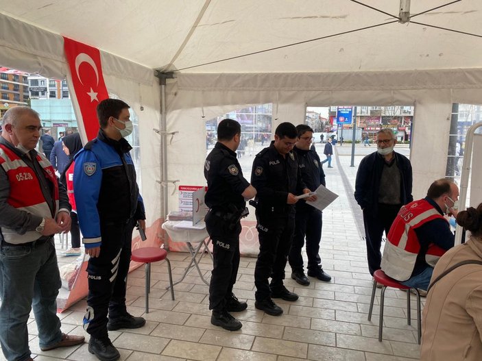 İstanbul polisi kan ve kök hücre bağışında bulundu