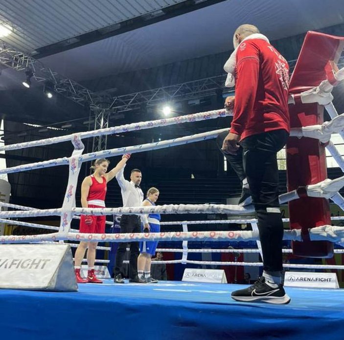 Sırbistan'da kadın milli boksörlerimiz iki altın madalya kazandı