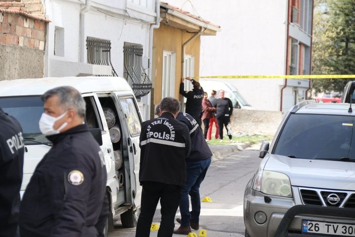 İ Eskişehir'de halı satıcıları kavgaya tutuştu: 1 ölü