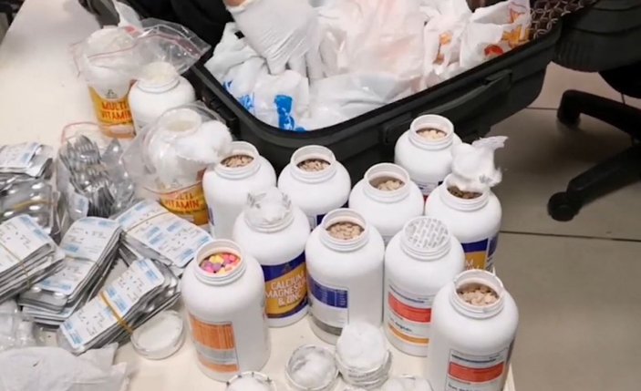 Antalya Havalimanı'nda vitamin kutularında uyuşturucu bulundu