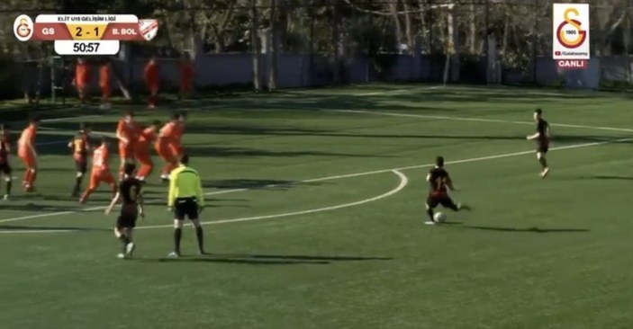 Galatasaray'ın U15 maçında serbest vuruşu kullananı 'taş, kağıt, makas' belirledi