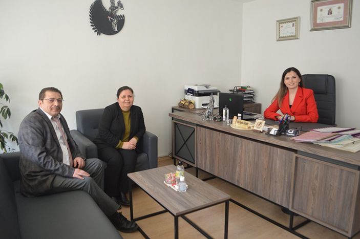 a Afyonkarahisarlı avukat aile, birlikte mesai yapıyor