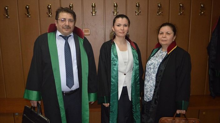 a Afyonkarahisarlı avukat aile, birlikte mesai yapıyor