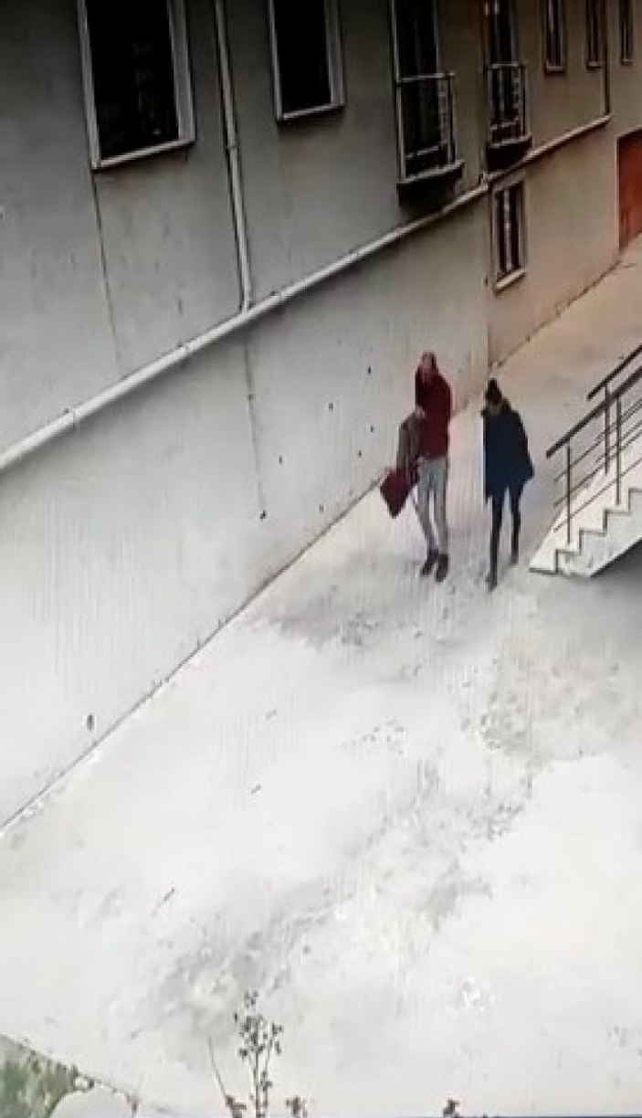 Edirne'de el ele gelen sevgililer, merdiven boşluğundaki malzemeleri çaldı