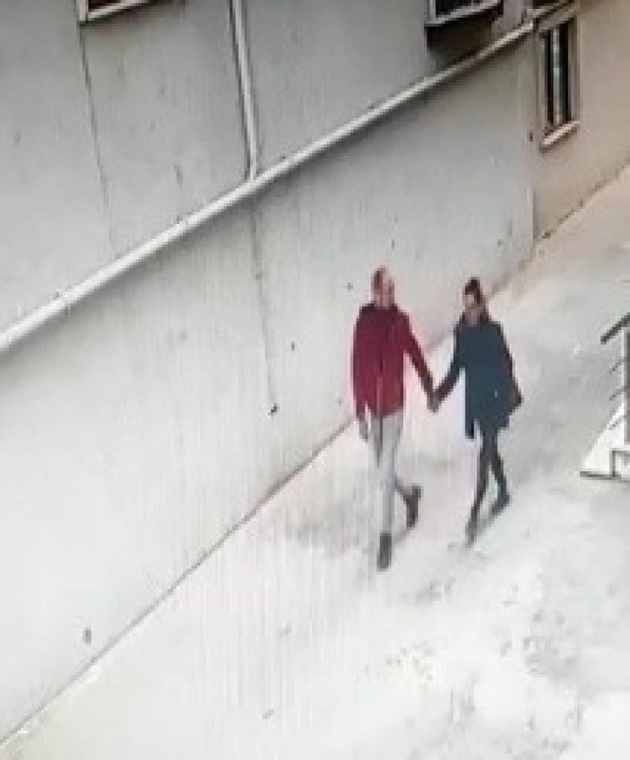 Edirne'de el ele gelen sevgililer, merdiven boşluğundaki malzemeleri çaldı