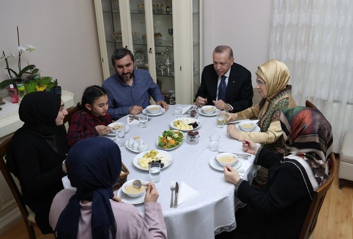 Cumhurbaşkanı Erdoğan, Ümraniye'de oturan Kılıçaslan Ailesi'ne konuk oldu