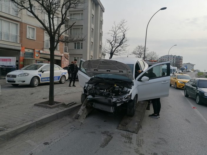 Kocaeli'de bariyerlere saplanan şahıs yara almadan kurtuldu
