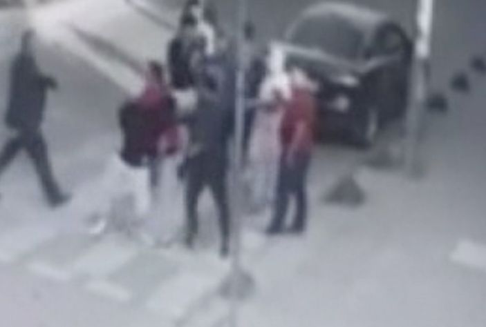 Arnavutköy'de 2 grup kavgaya karıştı