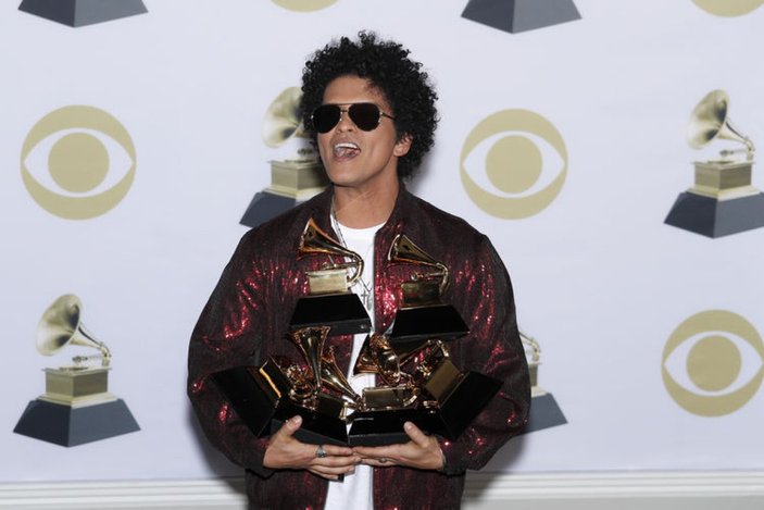 Grammy Ödülleri sahiplerini buldu, Jon Batiste sildi süpürdü