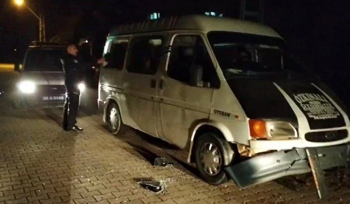 Osmaniye'de polisten kaçan odun kaçakçıları polis aracına çarpınca yakalandı
