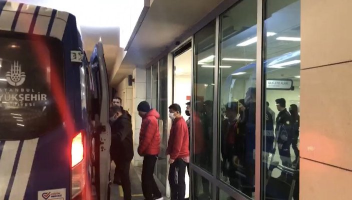 Beyoğlu'nda 37 göçmen, bavullarıyla yakalandı