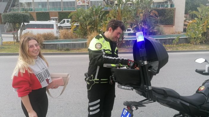 Antalya'da polise yakalanan sürücü: Kask almaya param yetmedi