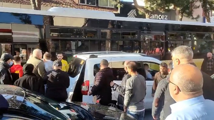 Beykoz'da sürücüyle İETT şoförünün yol kavgası