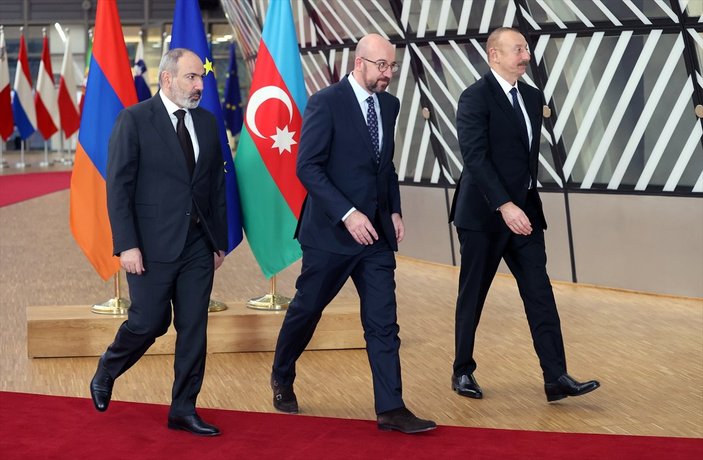 Nikol Paşinyan ve İlham Aliyev, Brüksel'de Charles Michel ile görüştü
