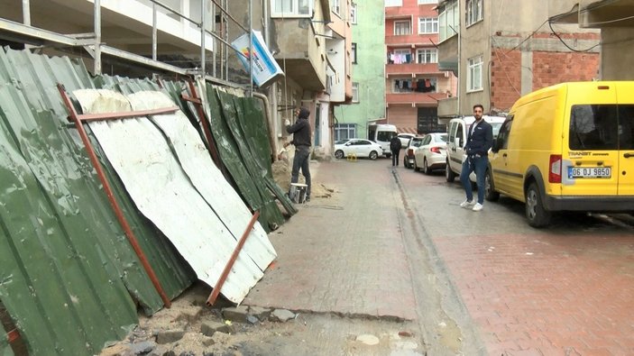 Kağıthane’de aydınlatma direği çalındı