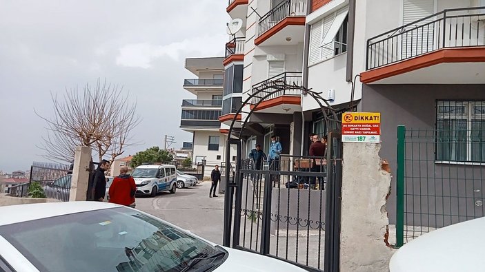İzmir'de iki çocuklu baba evinde ölü bulundu