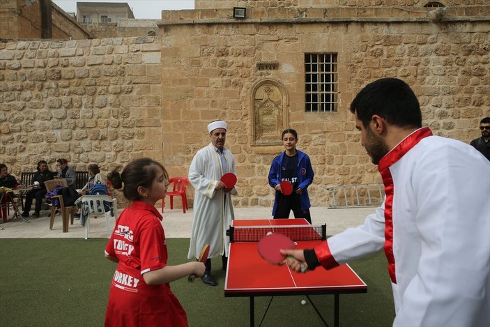Mardin’de imam ile kilise görevlisi, masa tenisi oynadı