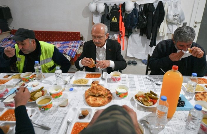 Kemal Kılıçdaroğlu inşaat işçileriyle iftar yaptı