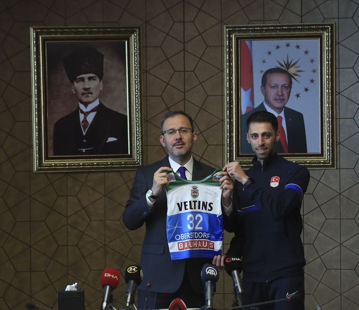 Bakan Kasapoğlu, Kış Olimpiyatlarında mücadele eden sporcuları kabul etti