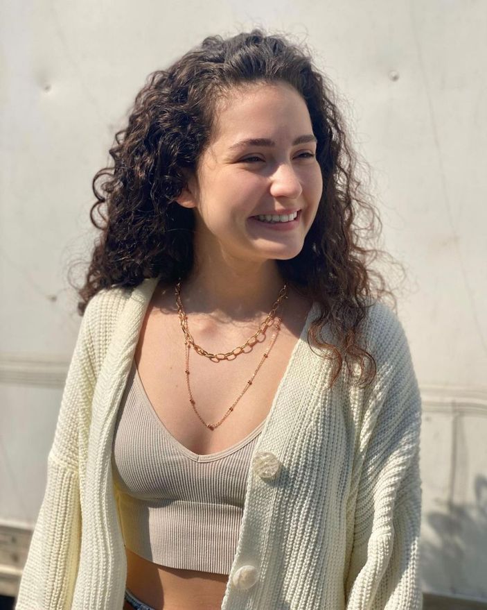 Kardeşlerim'in Aybike'si bu kez fiziğiyle değil yüzüyle şov yaptı! 'Paspasın olayım bas bana'