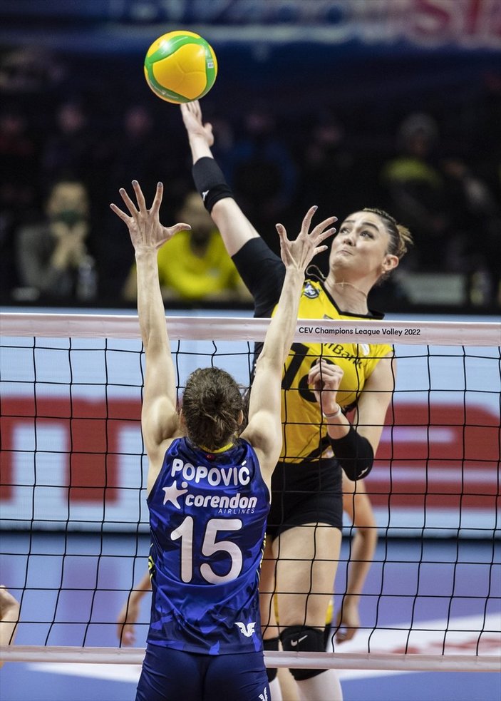 Vakıfbank Fenerbahçe'yi eleyerek finale yükseldi