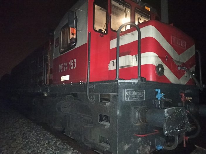 Eskişehir'de yük treni otomobile çarptı