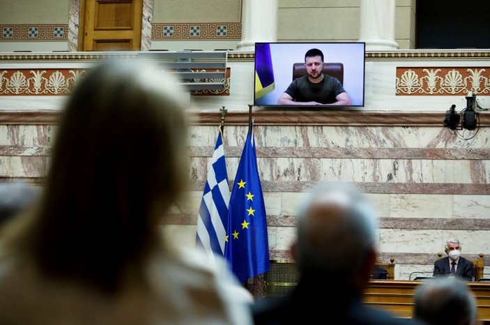 Zelensky, Yunanistan Parlamentosu'na seslendi