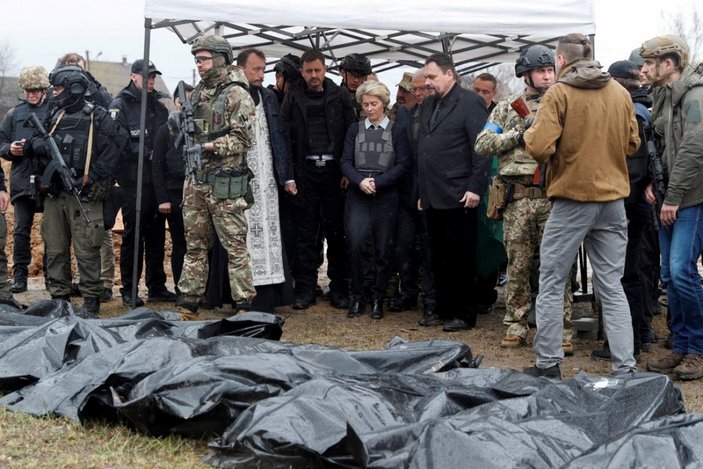 AB liderleri Leyen ve Borrell, Ukrayna'nın Buça kentini ziyaret etti