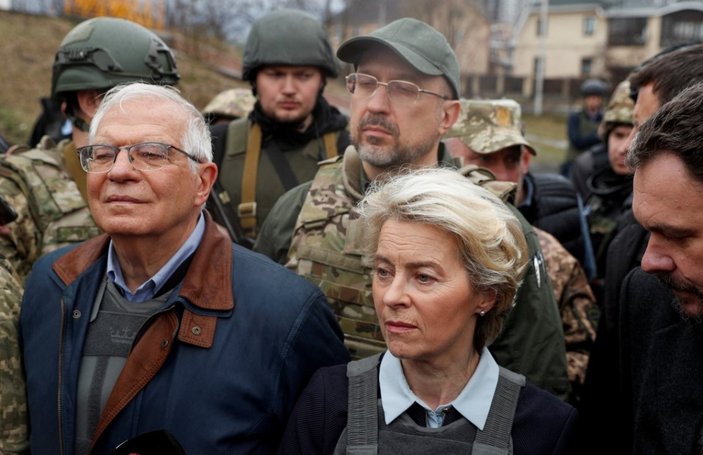 AB liderleri Leyen ve Borrell, Ukrayna'nın Buça kentini ziyaret etti