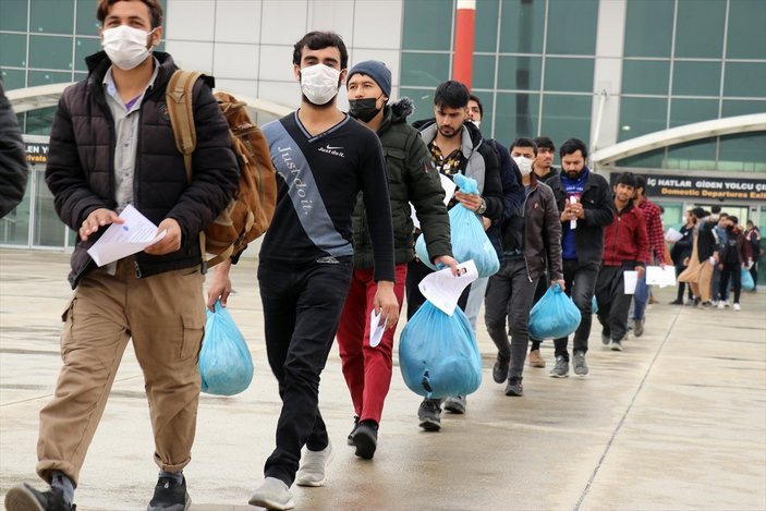 227 Afgan göçmen ülkelerine gönderildi