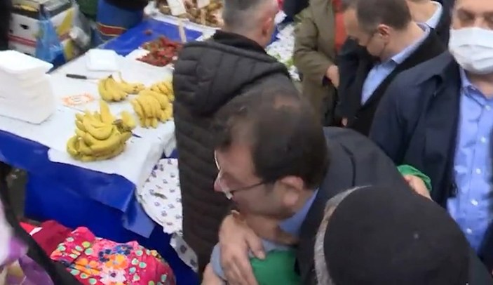Ekrem İmamoğlu, Arnavutköy semt pazarında