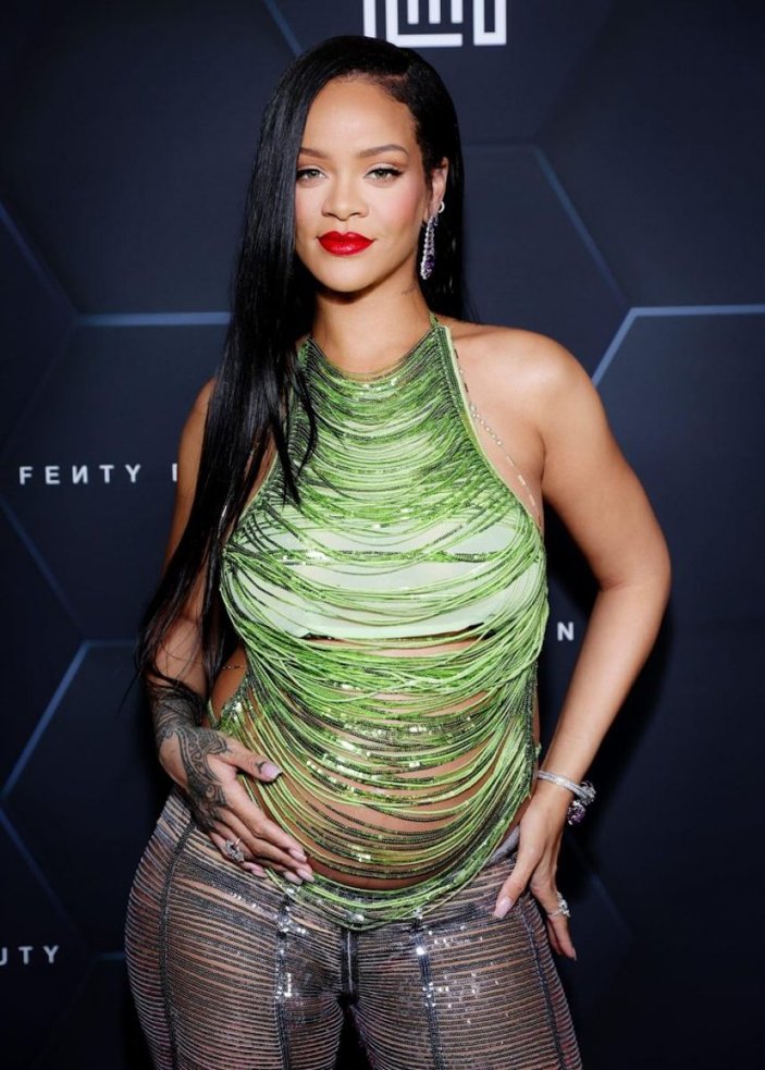 Rihanna milyarderler kulübünde