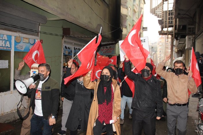 Hakkari'de HDP önünde gösteri düzenlendi