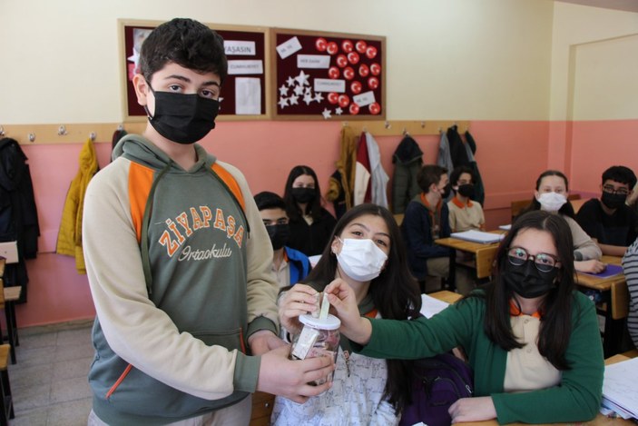 Amasya'daki öğrenciler, harçlıklarıyla iki ailenin bakkal borcunu sildi