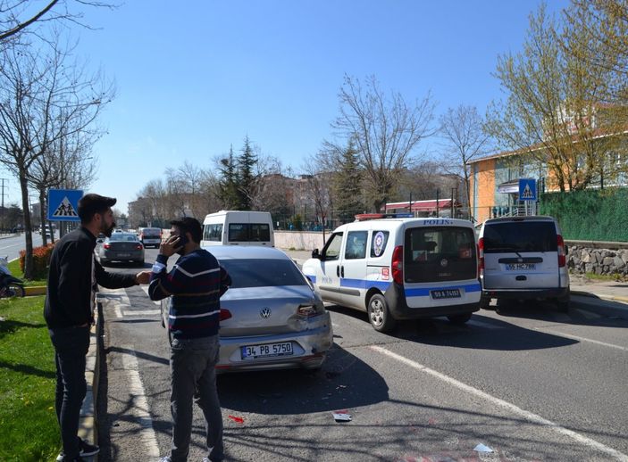 Tekirdağ'da işine yetişmeye çalışan sürücü kaza geçirdi
