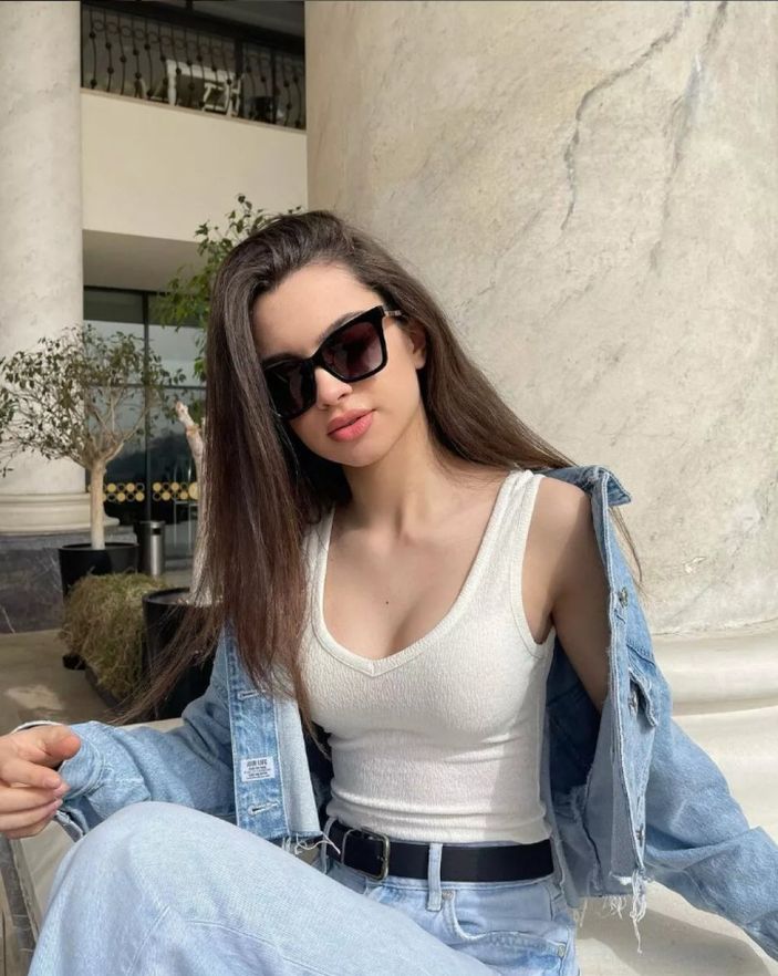 Kardeşlerim'in Asiye'si kot ceketini çıkardı, su gibi teni gözüktü! 'Kıvrımlı beline Doruk hayran olacak'