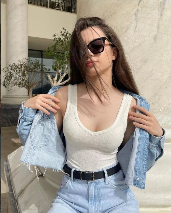 Kardeşlerim'in Asiye'si kot ceketini çıkardı, su gibi teni gözüktü! 'Kıvrımlı beline Doruk hayran olacak'