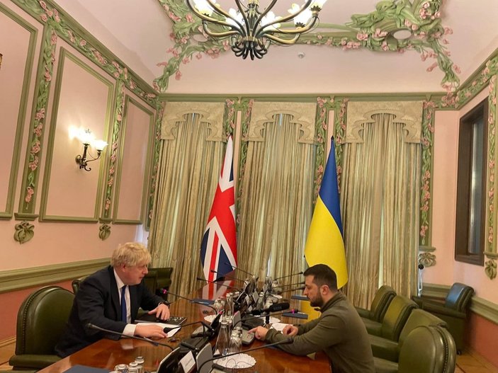 Boris Johnson, Kiev'de Vladimir Zelensky ile bir araya geldi