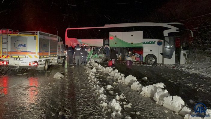 Erzurum'da yolcu otobüsü, buzlanma nedeniyle istinat duvarına çarptı