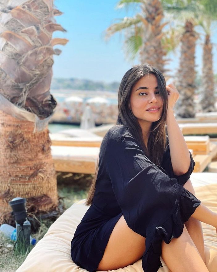 Gönül Dağı'nın Asuman'ı derin yırtmaçlı eteğiyle poz verdi, görenlerin nefesi kesildi! 'Edep yahu edep'