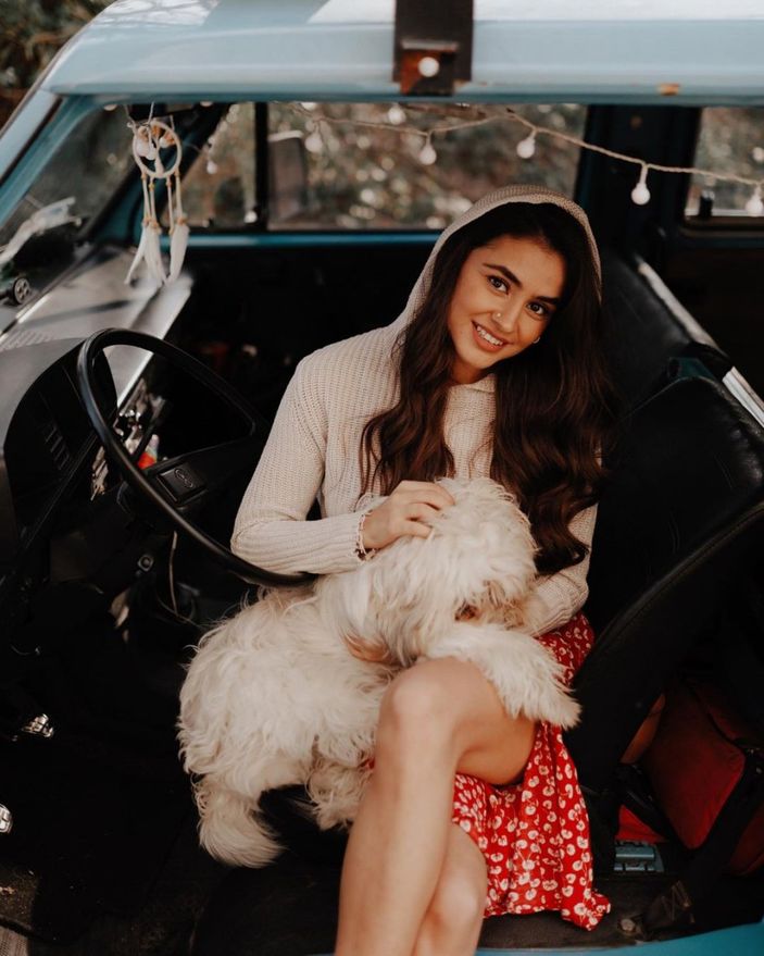 Gönül Dağı'nın Asuman'ı derin yırtmaçlı eteğiyle poz verdi, görenlerin nefesi kesildi! 'Edep yahu edep'