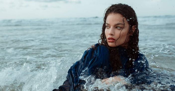 Kuruluş Osman'ın Cornelia'sı dekolteli pozları ve yemyeşil gözleriyle akılları baştan aldı! 'Ne güzelmişsin'