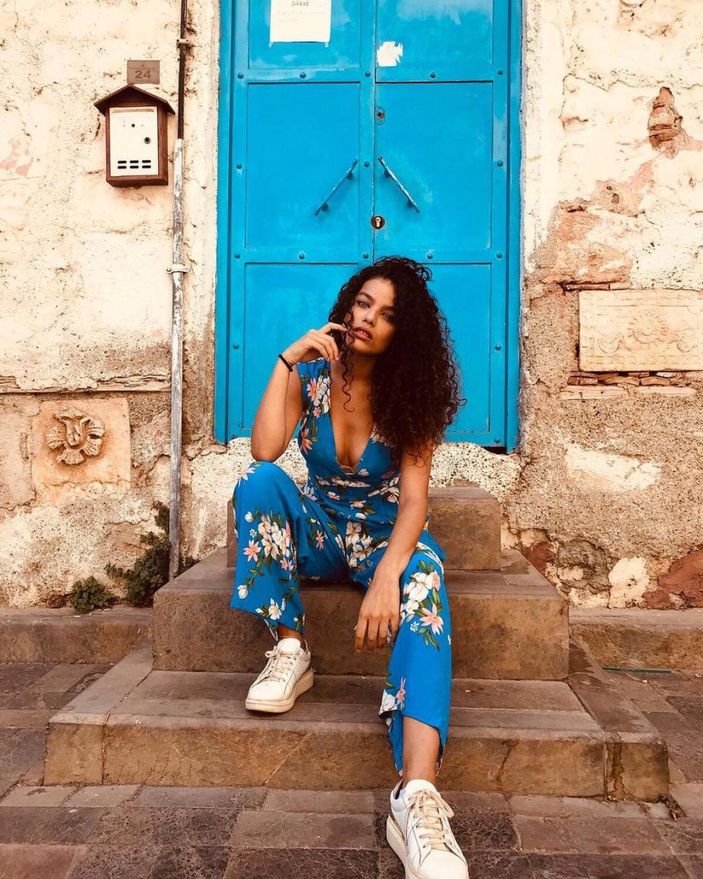 Kuruluş Osman'ın Cornelia'sı dekolteli pozları ve yemyeşil gözleriyle akılları baştan aldı! 'Ne güzelmişsin'