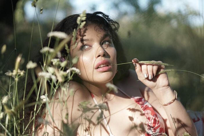 Kuruluş Osman'ın Cornelia'sı dekolteli pozları ve yemyeşil gözleriyle akılları baştan aldı! 'Ne güzelmişsin'