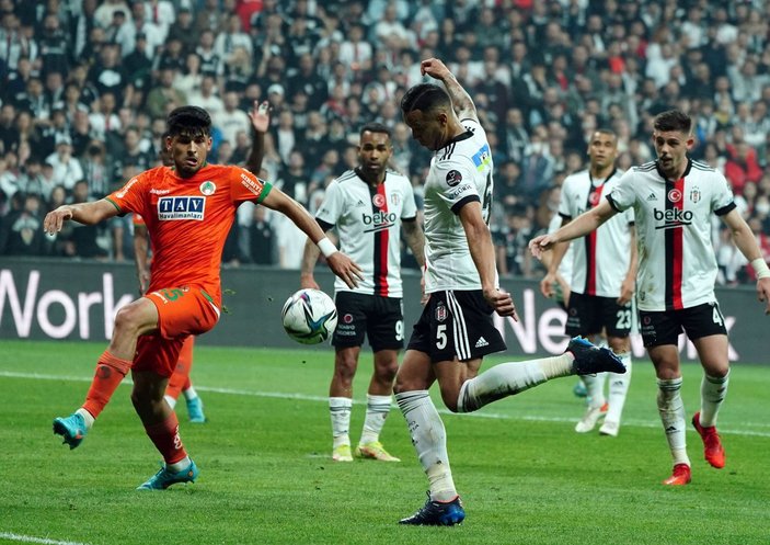 Beşiktaş evinde Alanyaspor'u farklı geçti
