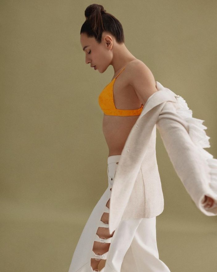 Bir Zamanlar Çukurova'nın Saniye'si açıldıkça açıldı, dekolteli pozları akılları aldı! 'Sen neymişsin ya'