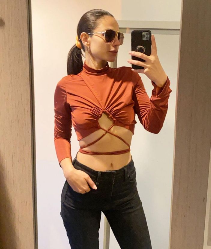 Bir Zamanlar Çukurova'nın Saniye'si açıldıkça açıldı, dekolteli pozları akılları aldı! 'Sen neymişsin ya'