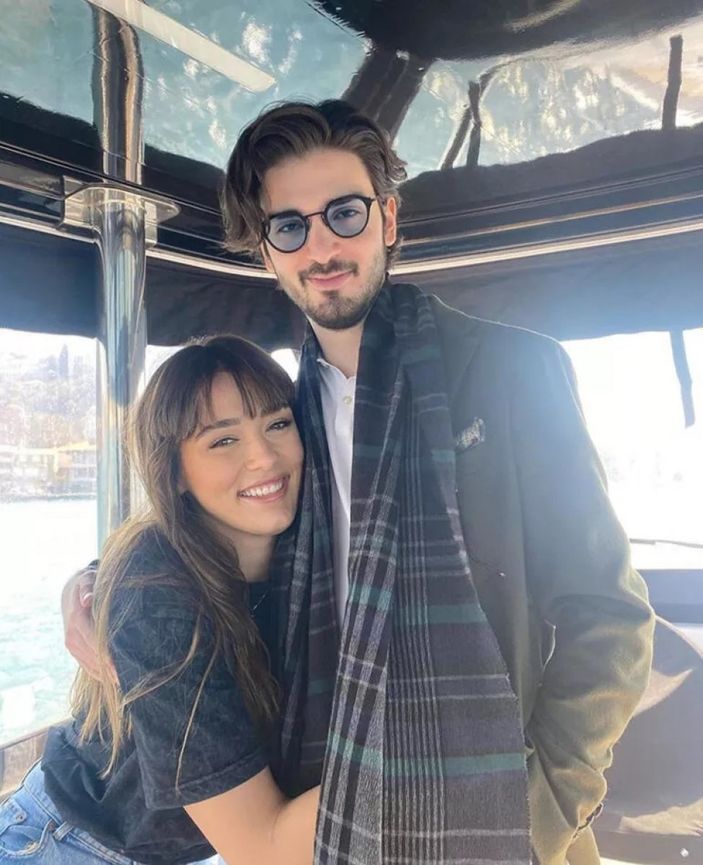 Zehra Güneş göbeğini açıkta bırakan bluzuyla poz verdi, sevgilisi Eren Dişli kayıtsız kalamadı! 'Yaktın bizi'